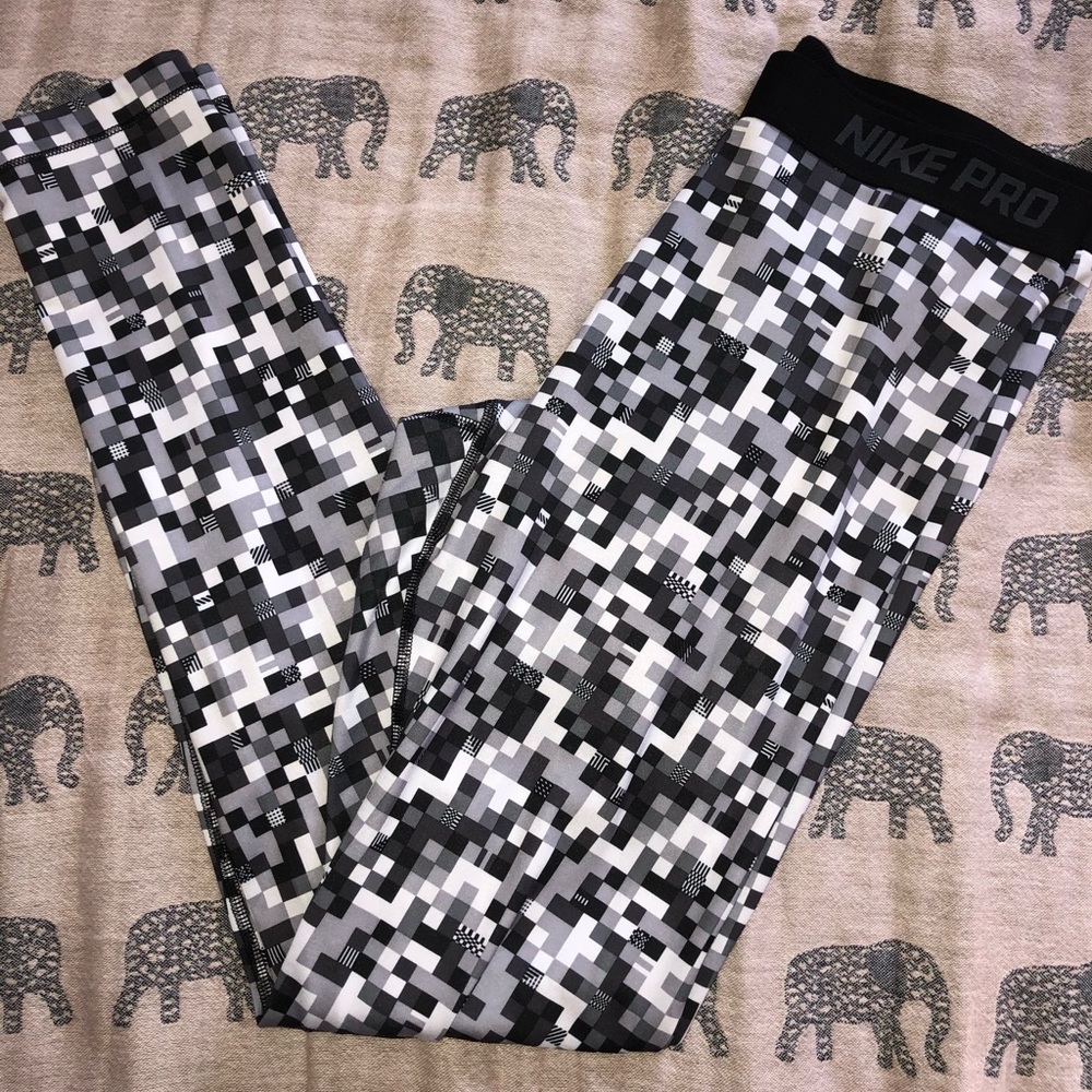 Women’s Nike Pro Fleece Lined Leggings